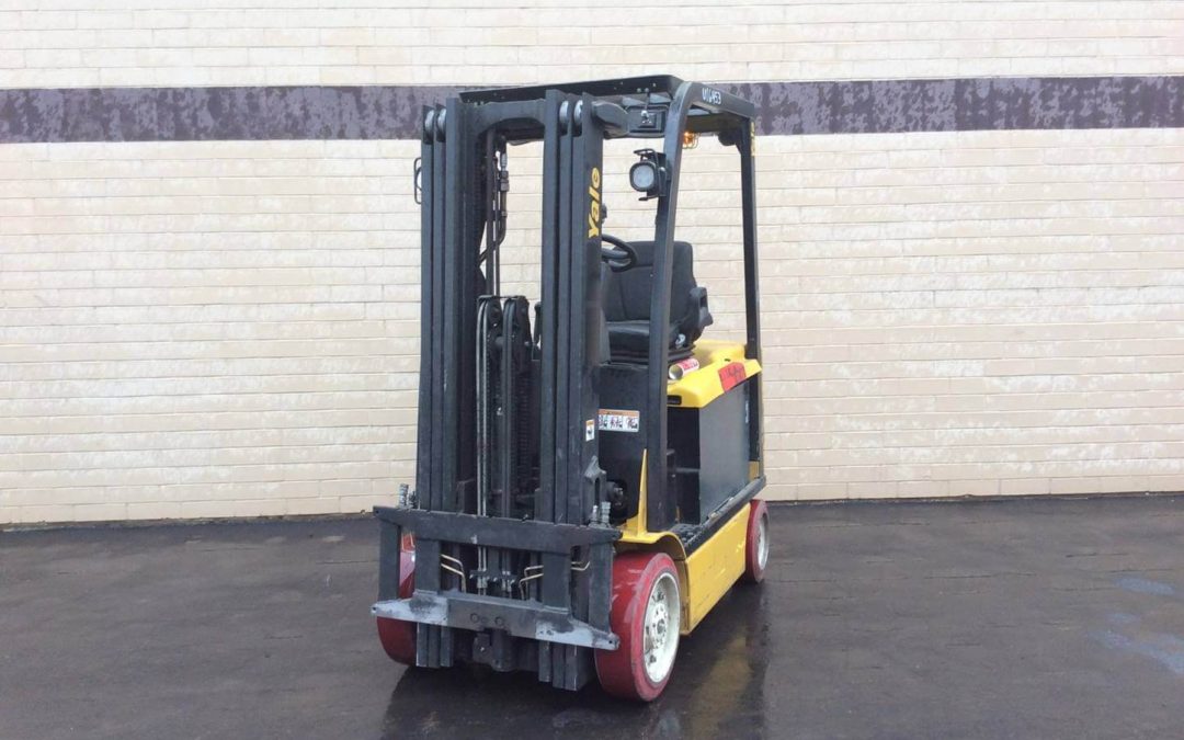 2011 YALE ELÉCTRICO ERC050VGN48TE085 SENTADO ELÉCTRICO DE 4 RUEDAS